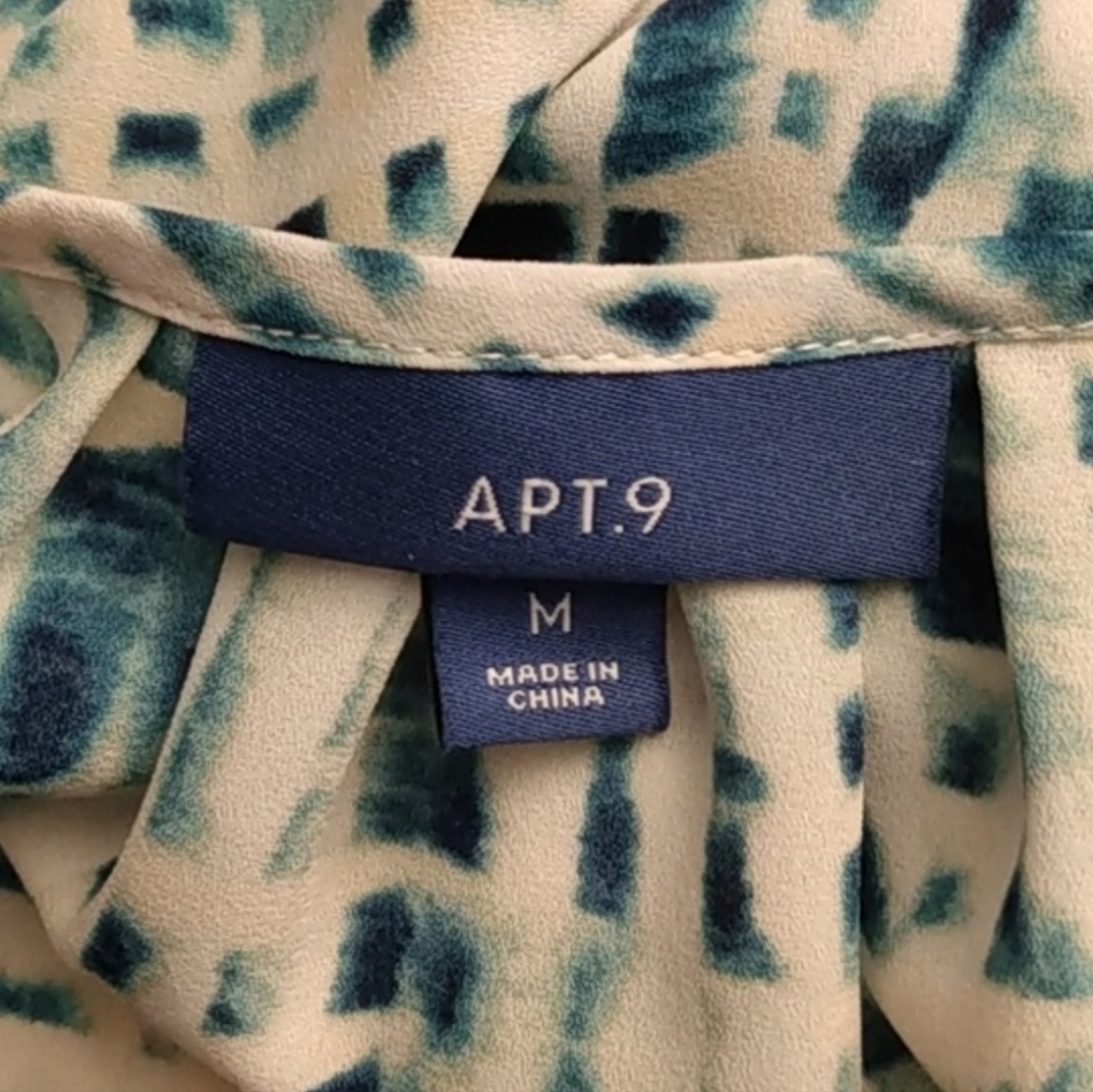 SALE!! Women's Blue Patterned Top - Picture 5 of 6